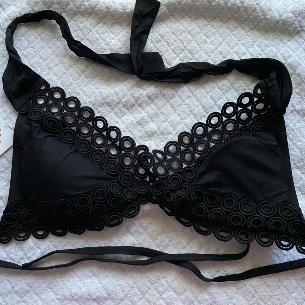 Becca Women’s Bikini top Color-Black. Size-D bra